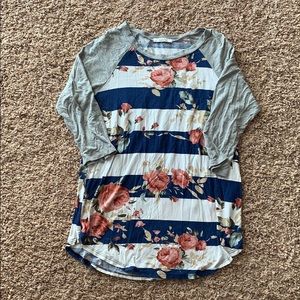 3/4 sleeve striped flower shirt sz M